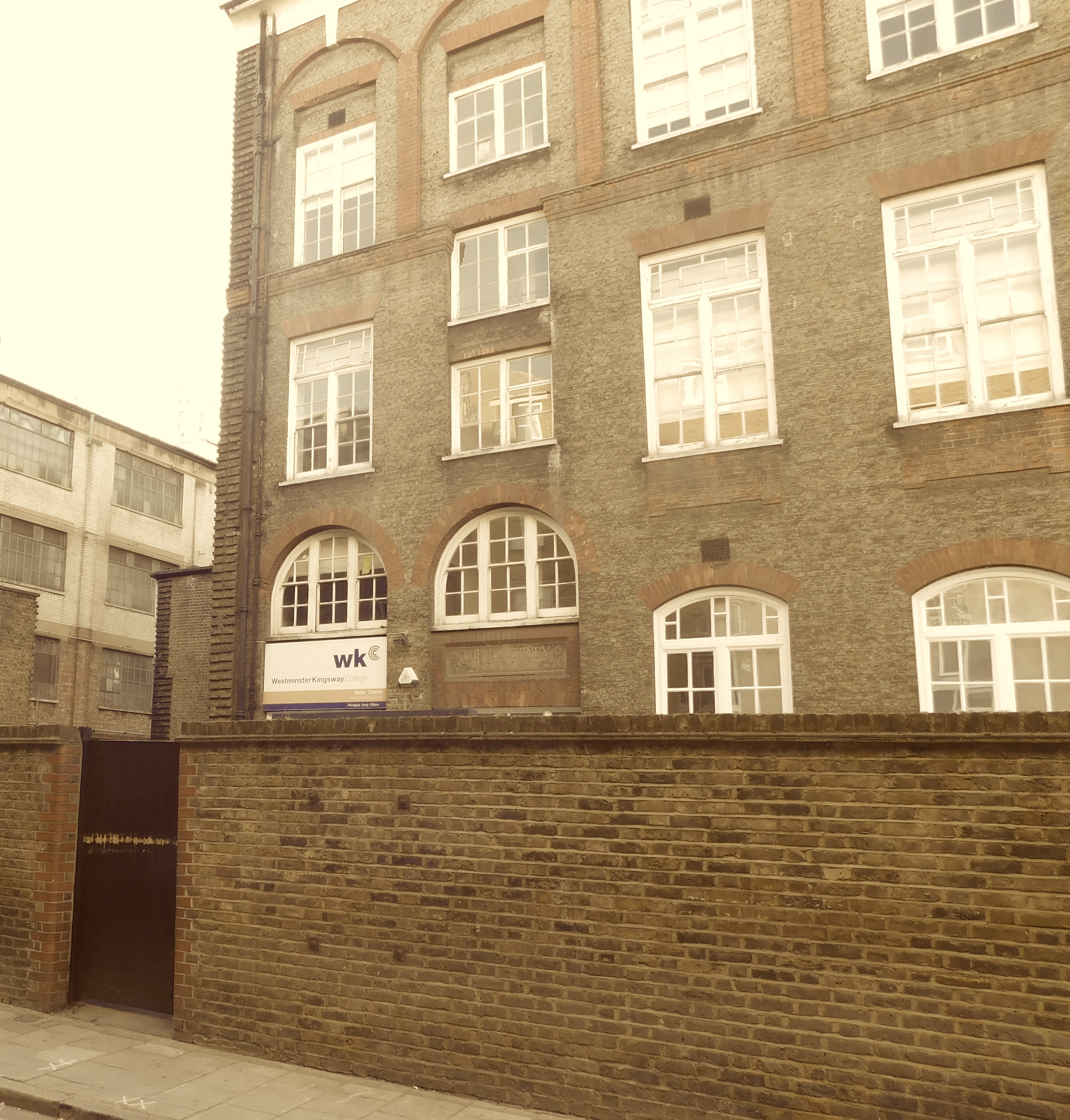 Απογευματινά Μαθήματα στα Εμπορικά